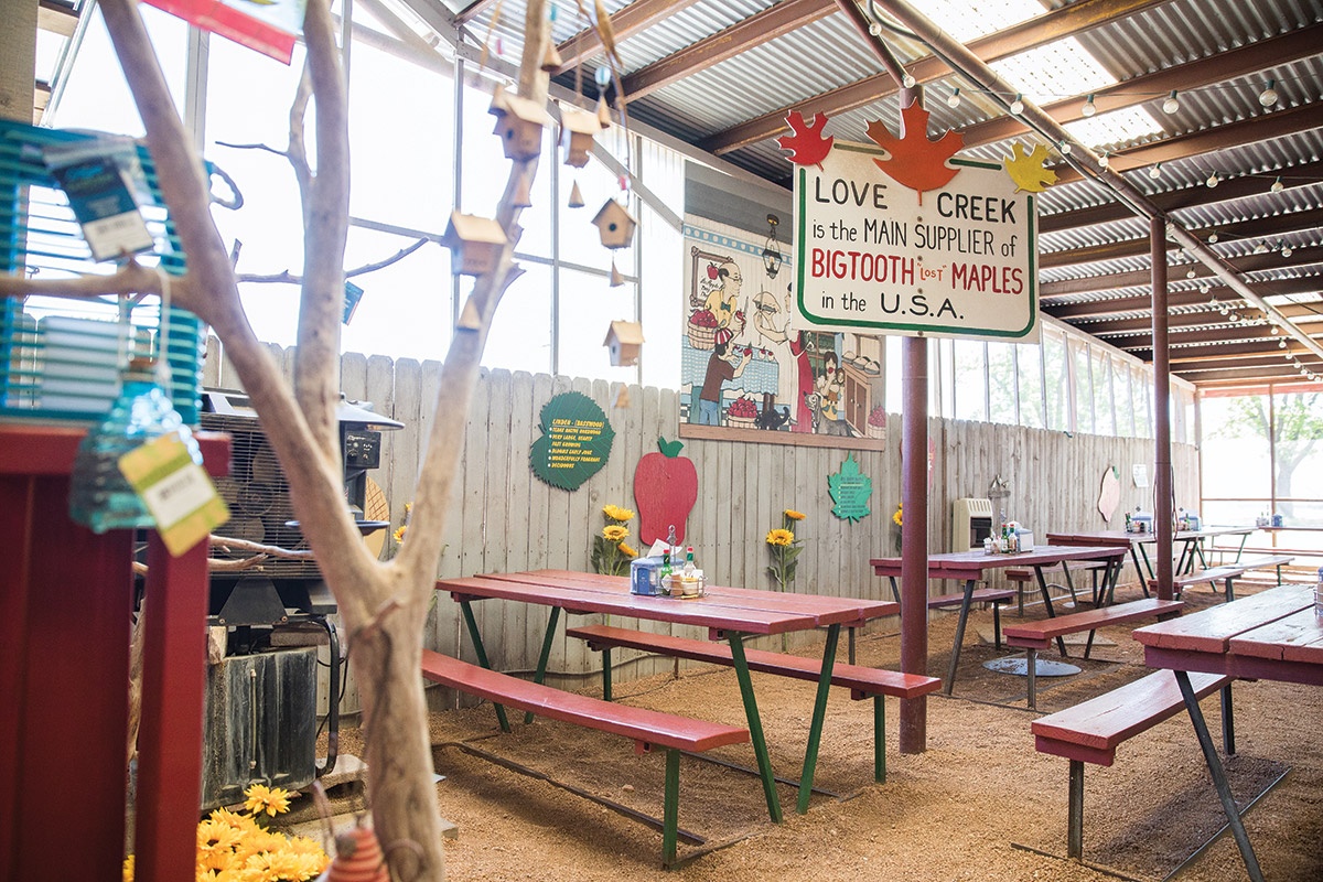 Love Creek Orchards' Apple Store in Medina