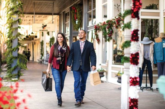 people shopping for the holidays in downtown Fredericksburg